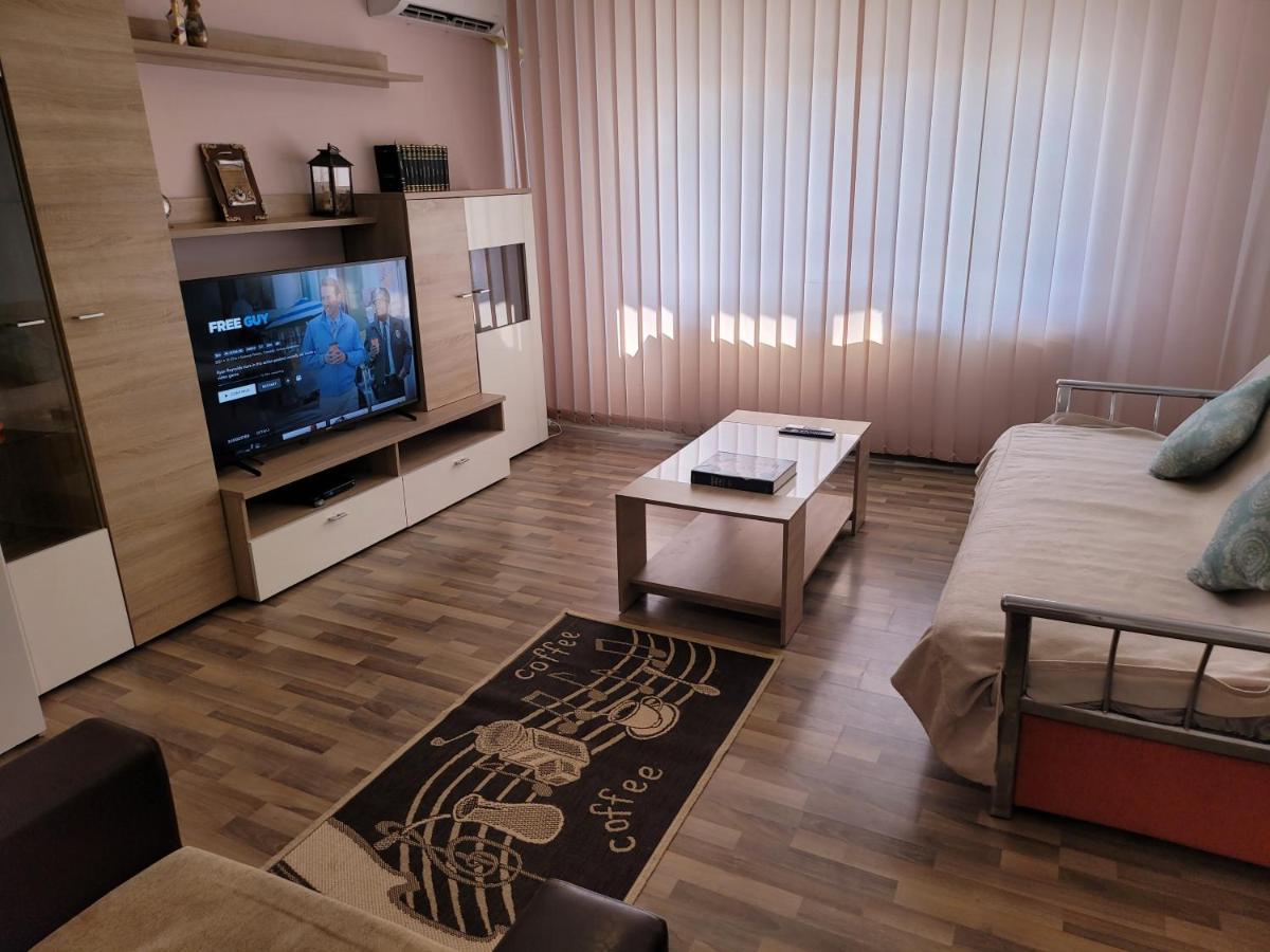 Quiet, Relaxing, Family Friendly Apartment Bukares Bagian luar foto