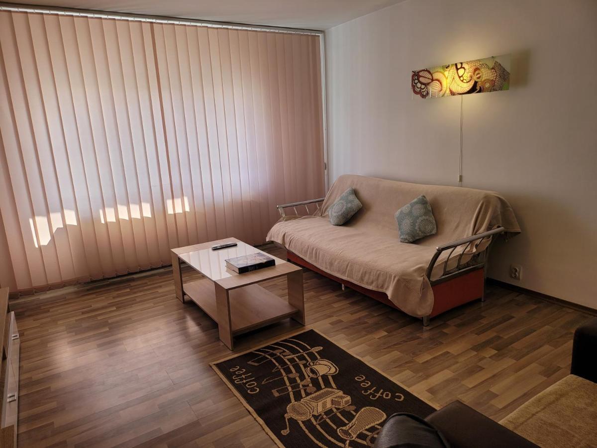 Quiet, Relaxing, Family Friendly Apartment Bukares Bagian luar foto