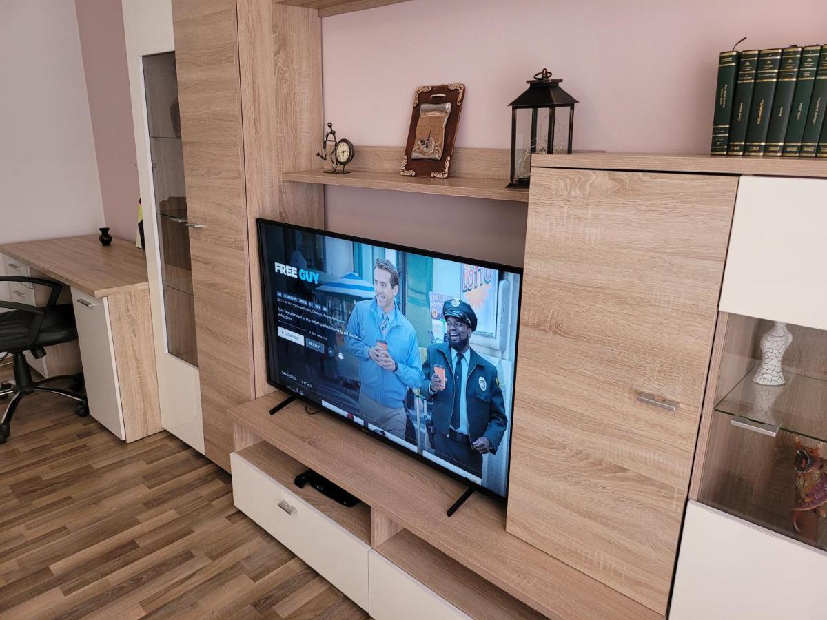 Quiet, Relaxing, Family Friendly Apartment Bukares Bagian luar foto