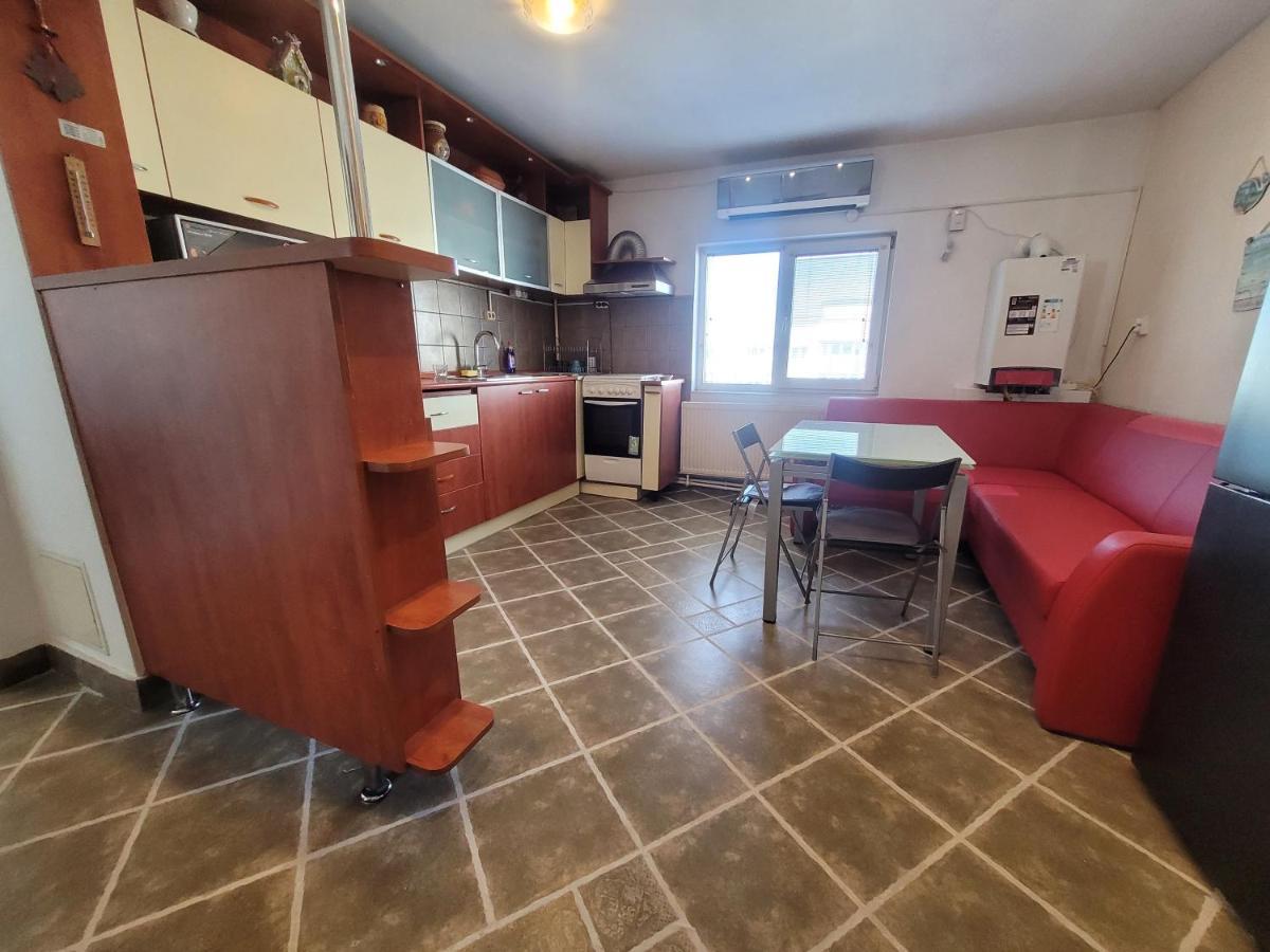Quiet, Relaxing, Family Friendly Apartment Bukares Bagian luar foto