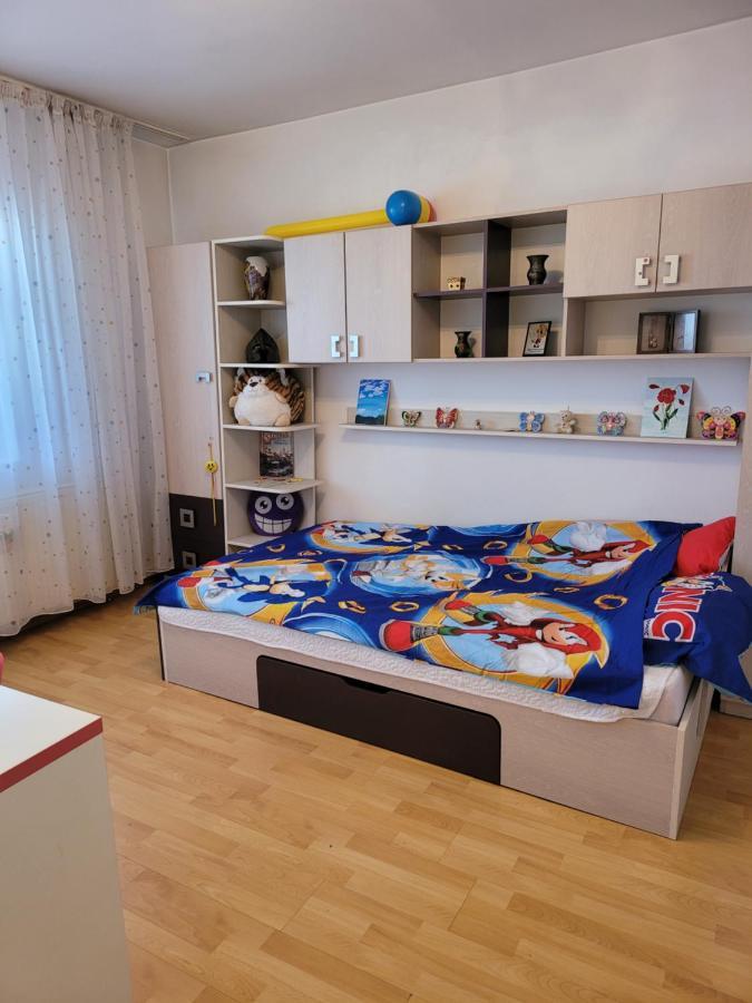 Quiet, Relaxing, Family Friendly Apartment Bukares Bagian luar foto